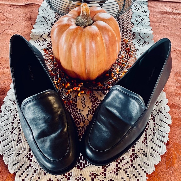 Rockport Shoes - Rockport Navy Loafers Leather Classic & Timeless Square Heel Size 8.5